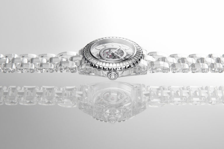 J12 X-Ray: Chanel crea il primo orologio interamente in vetro zaffiro