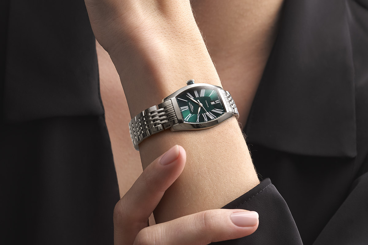 Longines evidenza, le donne e la forma tonneau