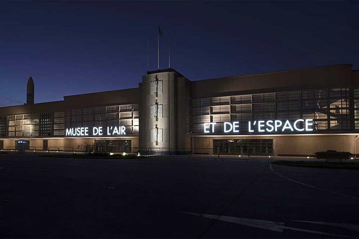 Il Musée de l'Air e de l'Espace de France by night