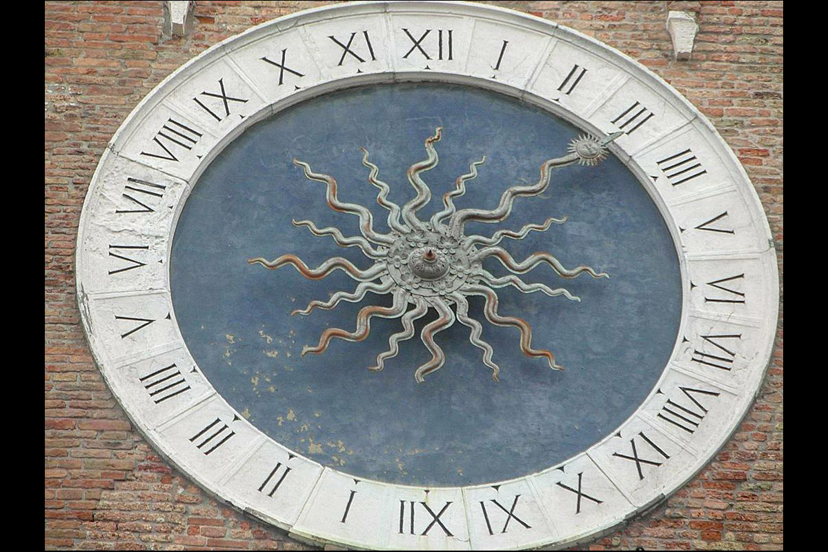 L'orologio della torre di S.Andrea a Chioccia, alle origini dell'orologeria meccanica italiana.