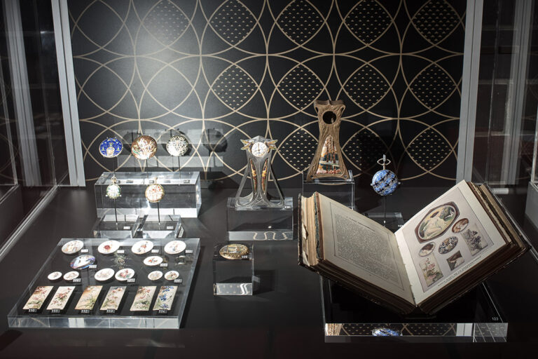 “Éclat de verre”: l’arte dello smalto esposta al Mih