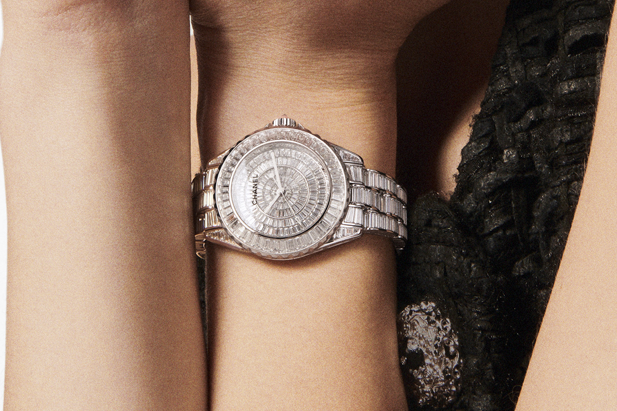 J12 Calibro 12.2: Chanel continua la collaborazione con Kenissi