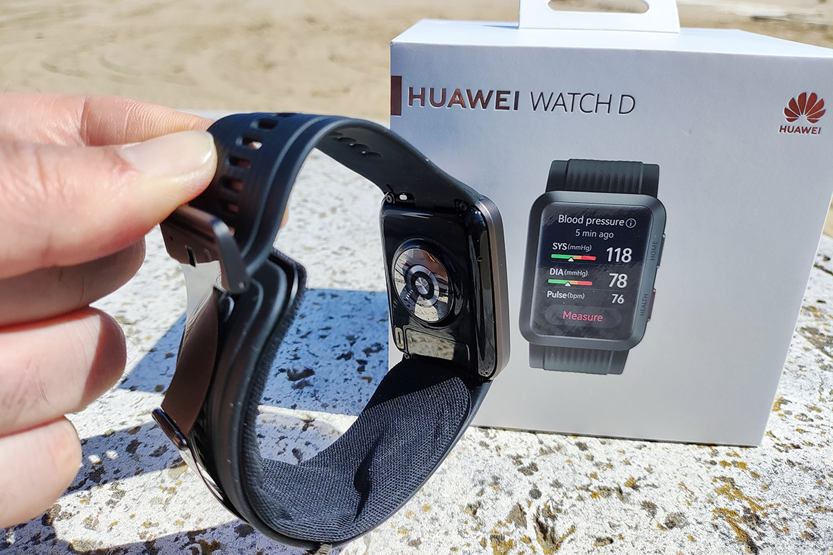 Il fondello e l'interno del cinturino di Huawei Watch D