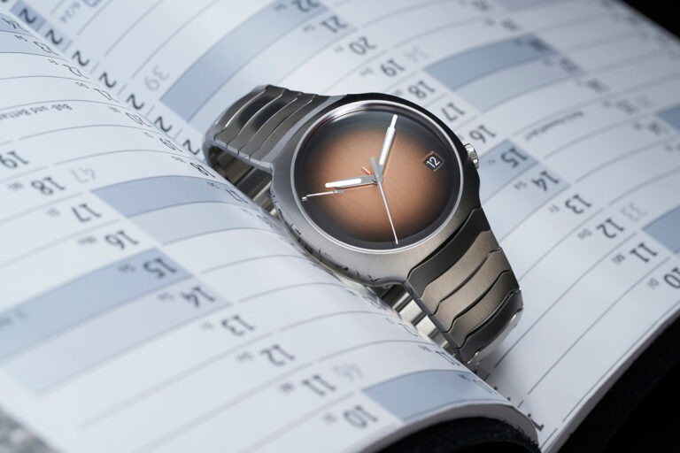 Streamliner Perpetual Calendar, l’eleganza salmone di Moser