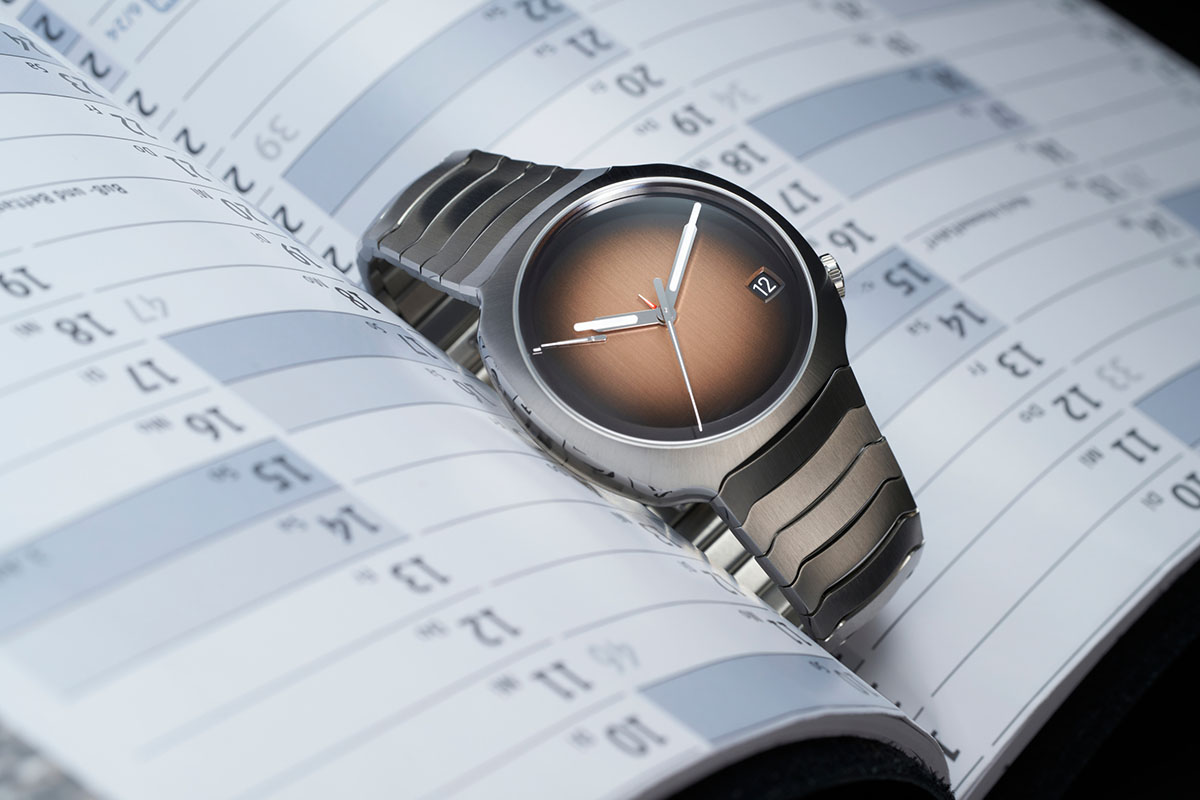 Streamliner Perpetual Calendar, l’eleganza salmone di Moser