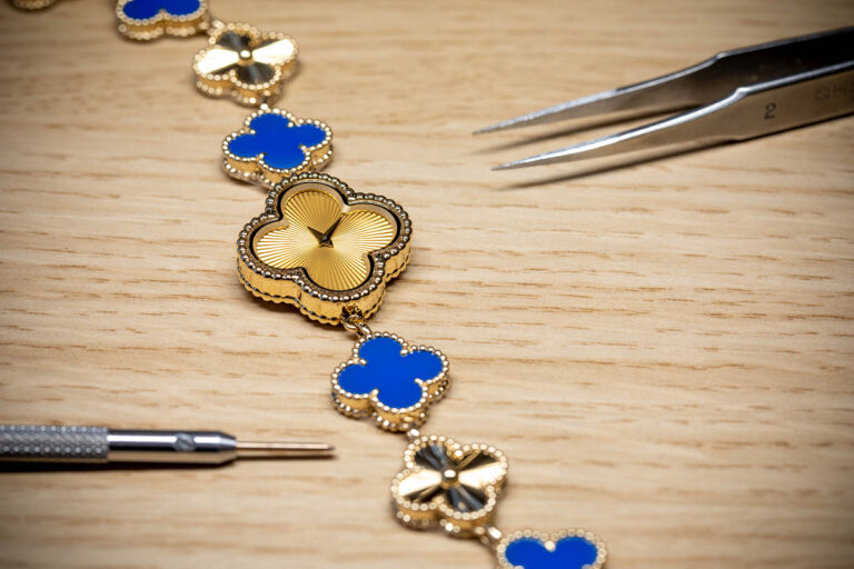L’orologio Sweet Alhambra, torna l’amuleto di Van Cleef & Arpels