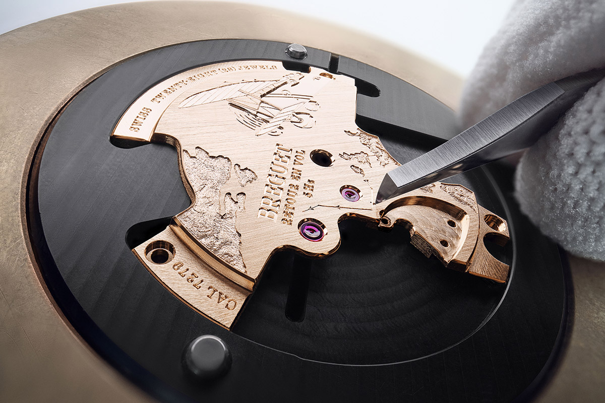 Il fondello decorato a mano del Type XX Chronographe 2075