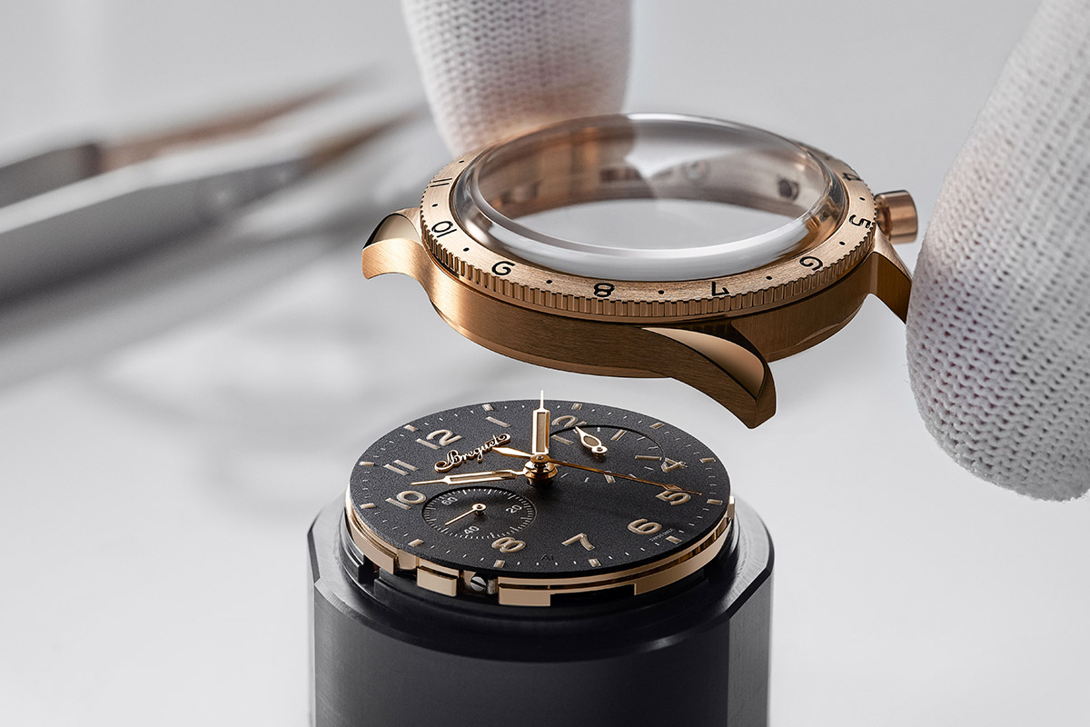 Il montaggio della cassa del Type XX Chronographe 2075