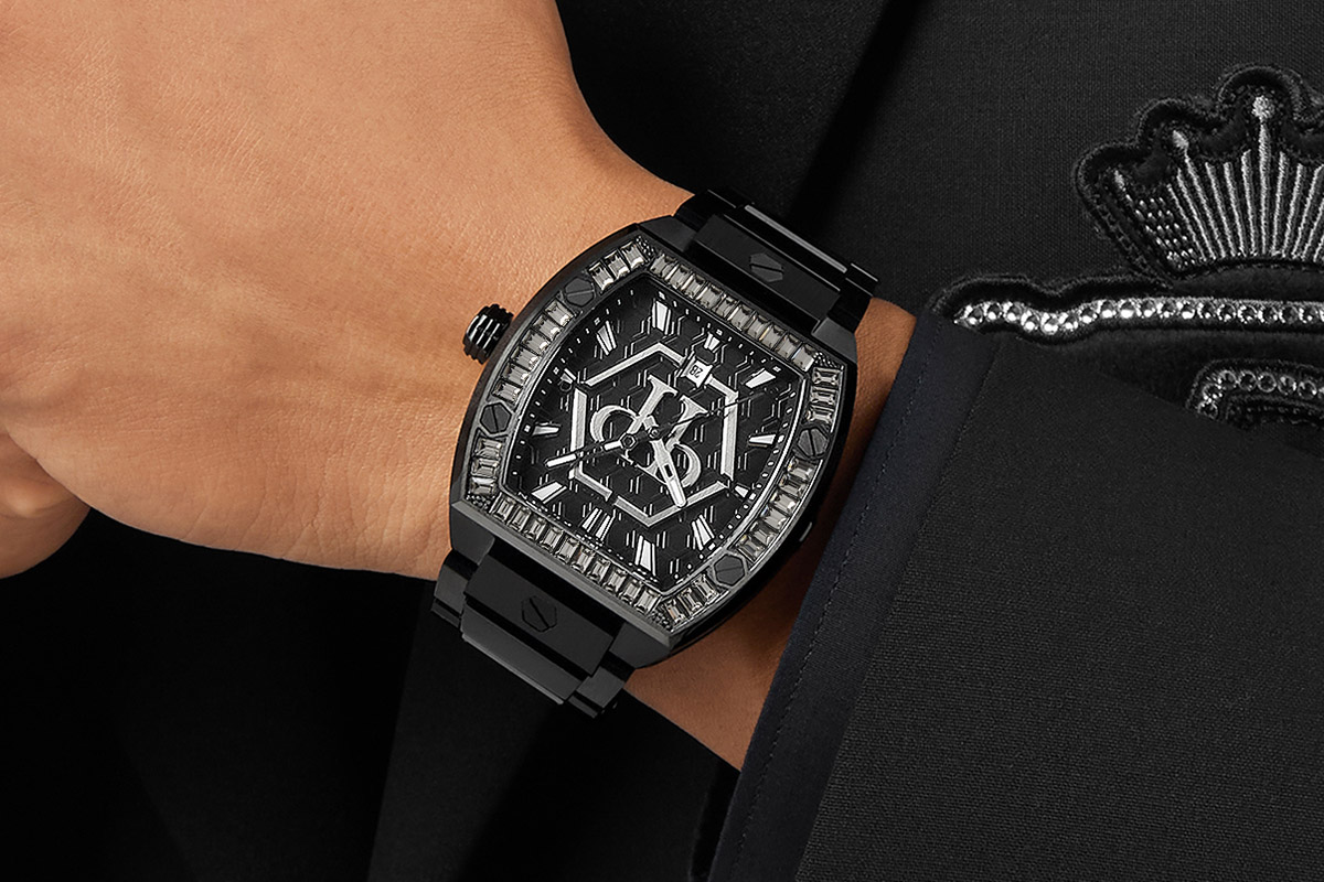 The Hexagon Phantom nero indossato