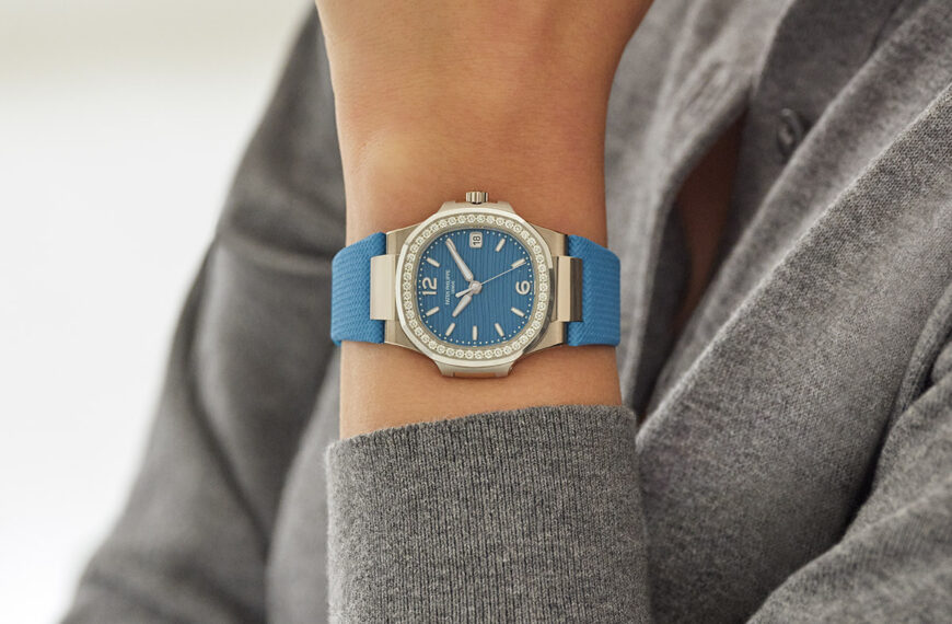 Il nuovo Nautilus Ladies 7010G-013, con quadrante e cinturino cerulei, indossato