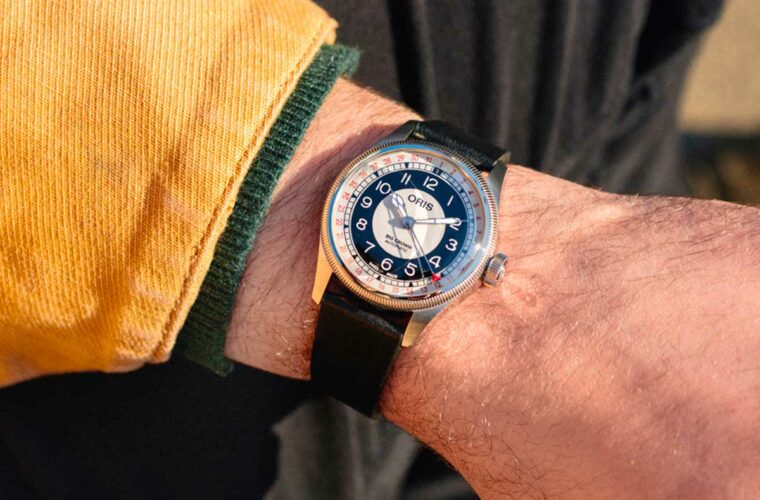 L'Oris Big Crown Pointer Date Bullseye indossato al polso