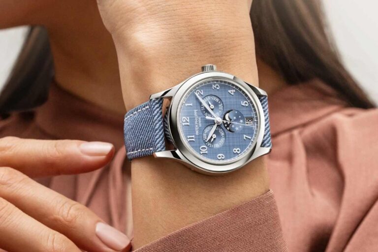 Ref. 4946G-001 e 4947/1A-001: Patek Philippe indossa il jeans